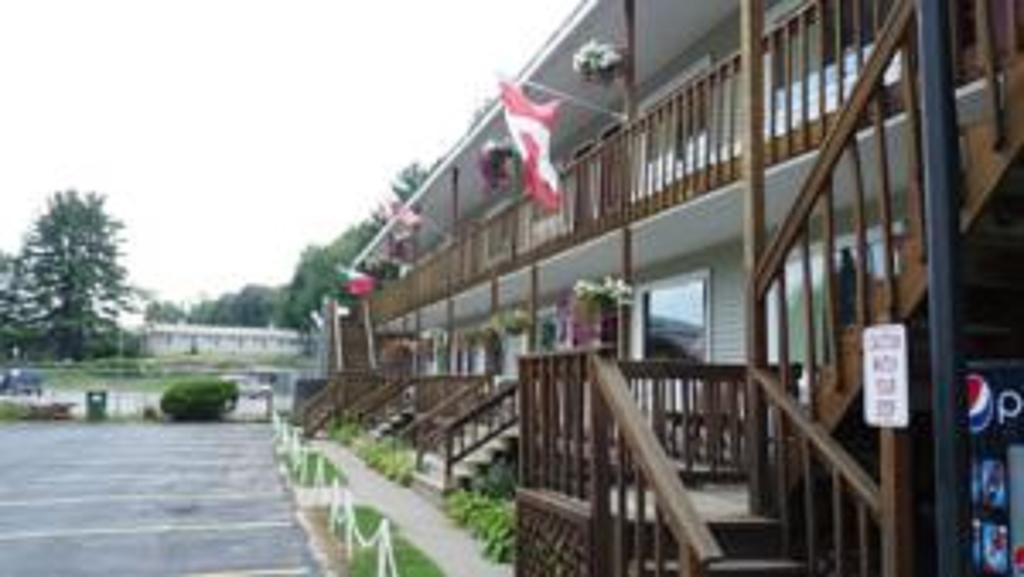 Legacy Inn & Suites Of Λίμνη George Εξωτερικό φωτογραφία